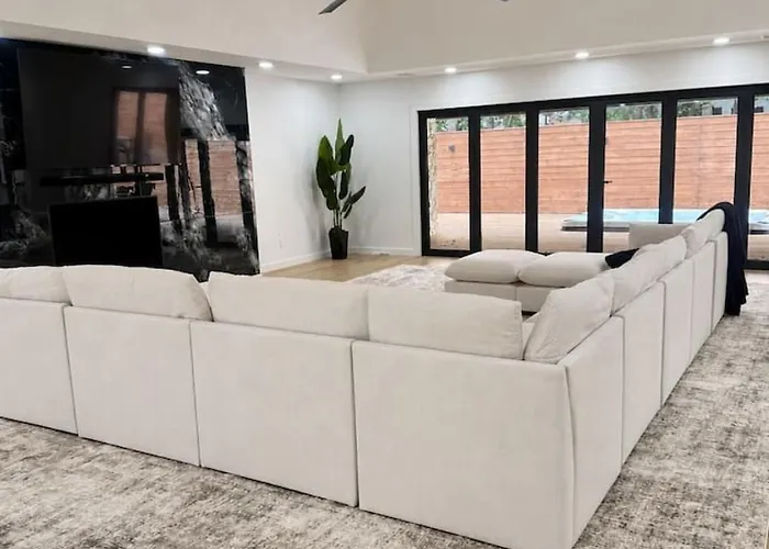 Holiday home Luxury South Retreat With Hot Tub And King Size Beds