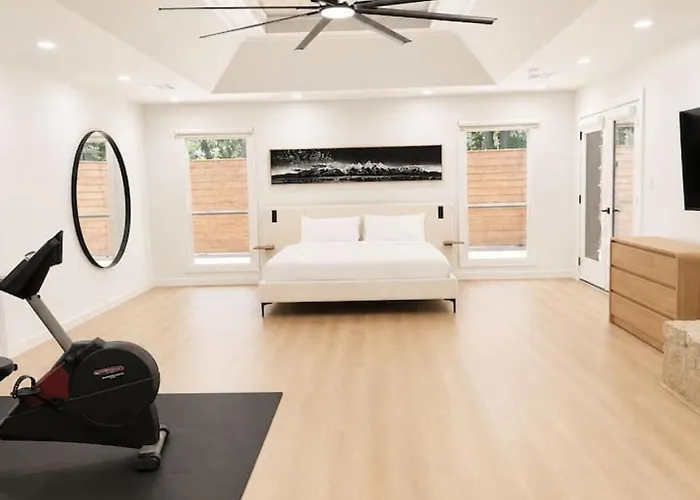 Holiday home Luxury South Retreat With Hot Tub And King Size Beds