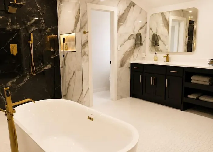 Luxury South Retreat With Hot Tub And King Size Beds * Tulsa