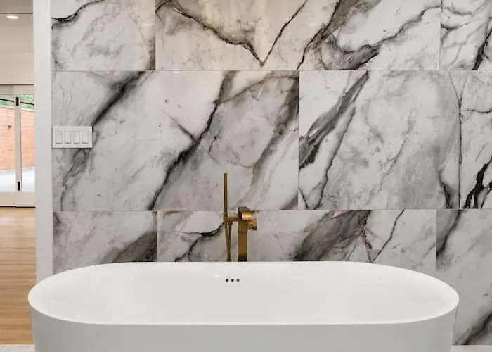 Luxury South Retreat With Hot Tub And King Size Beds Holiday home