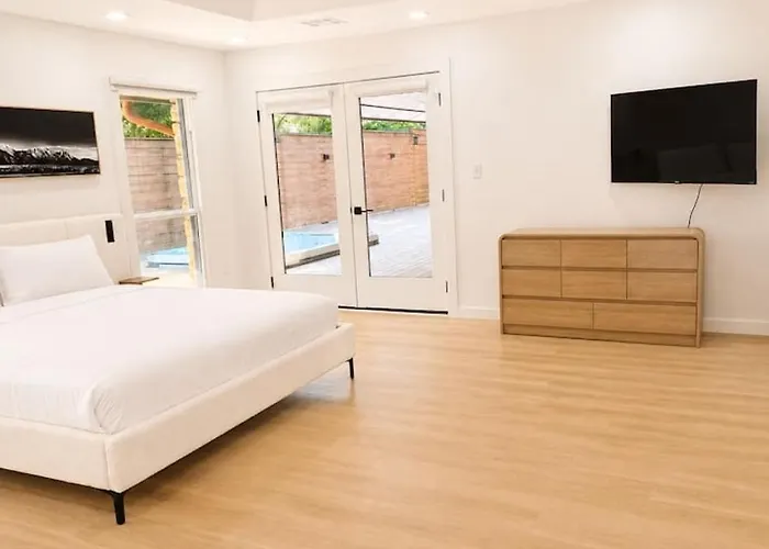 Luxury South Retreat With Hot Tub And King Size Beds Holiday home