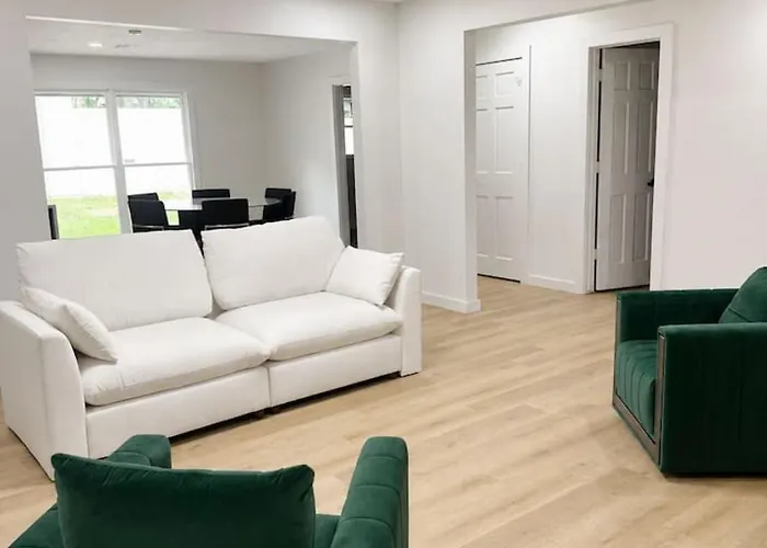 Holiday home Luxury South Retreat With Hot Tub And King Size Beds
