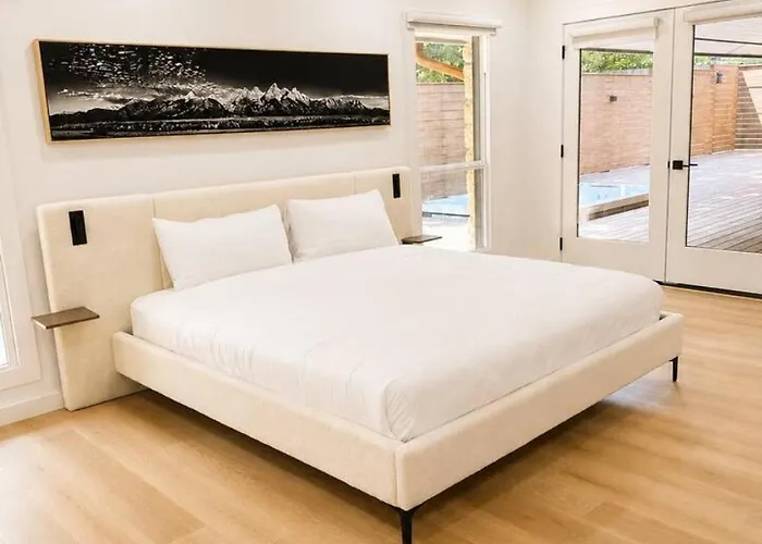 Luxury South Retreat With Hot Tub And King Size Beds Holiday home *