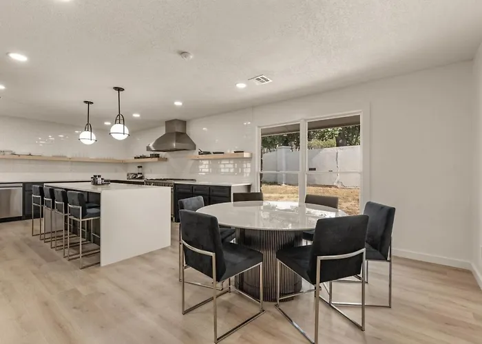 Holiday home Luxury South Retreat With Hot Tub And King Size Beds Tulsa