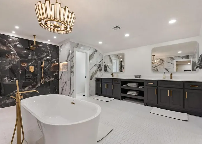 Luxury South Retreat With Hot Tub And King Size Beds