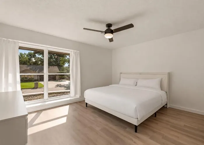 Holiday home Luxury South Retreat With Hot Tub And King Size Beds Tulsa