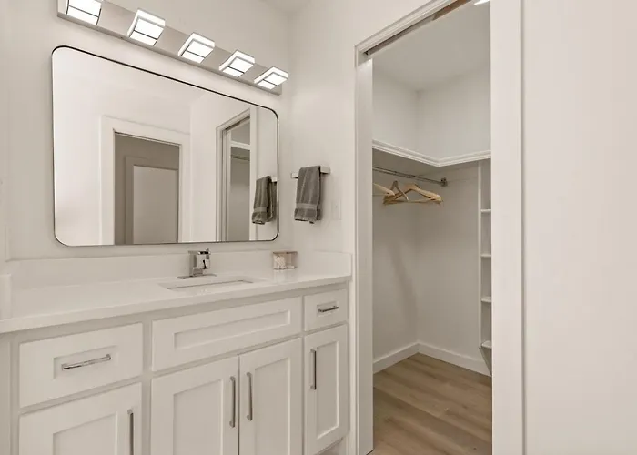 Holiday home Luxury South Retreat With Hot Tub And King Size Beds Tulsa