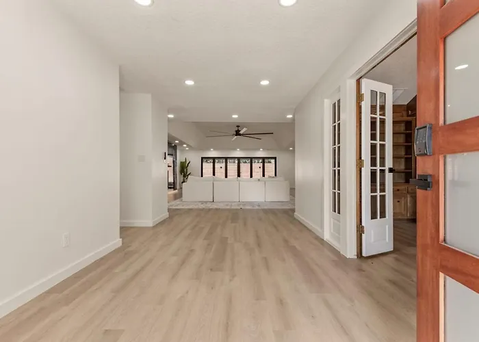 Luxury South Retreat With Hot Tub And King Size Beds * Tulsa