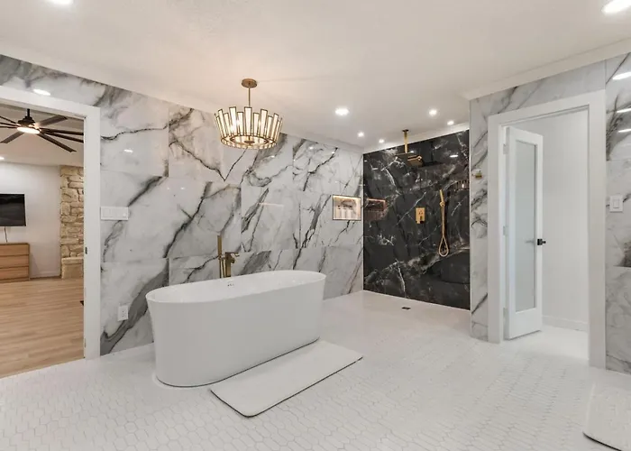 Luxury South Retreat With Hot Tub And King Size Beds *